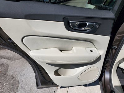 2022 Volvo XC60 Momentum