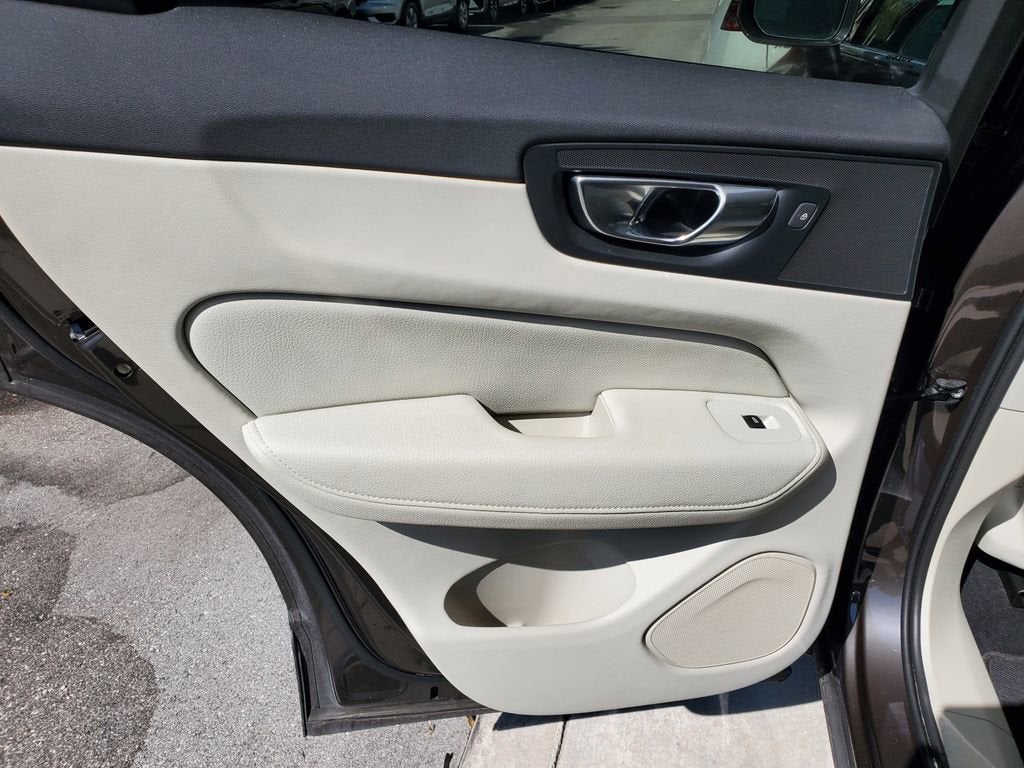 2022 Volvo XC60 Momentum