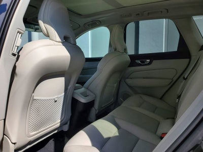 2022 Volvo XC60 Momentum