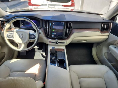 2022 Volvo XC60 Momentum