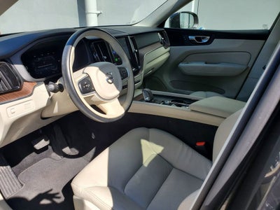 2022 Volvo XC60 Momentum