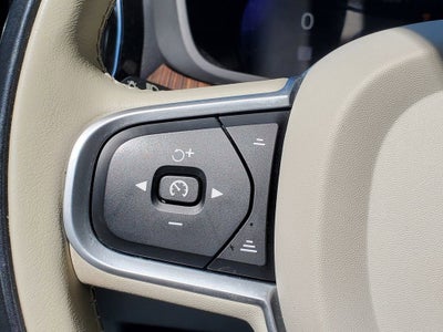 2022 Volvo XC60 Momentum