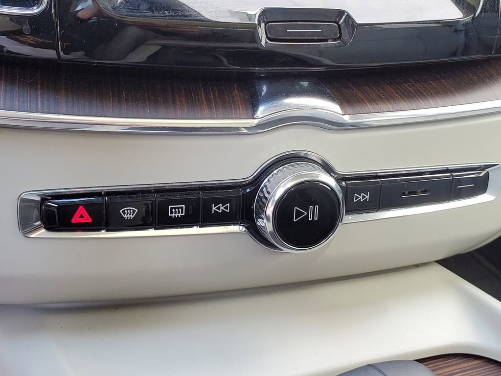 2022 Volvo XC60 Momentum