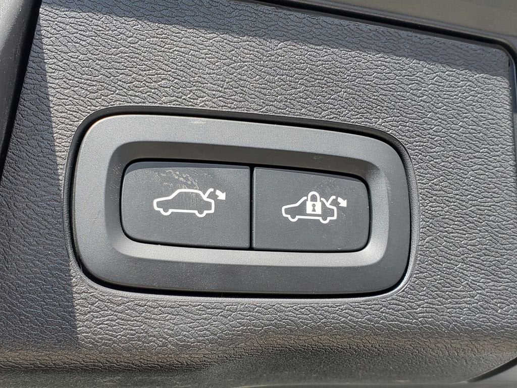 2022 Volvo XC60 Momentum