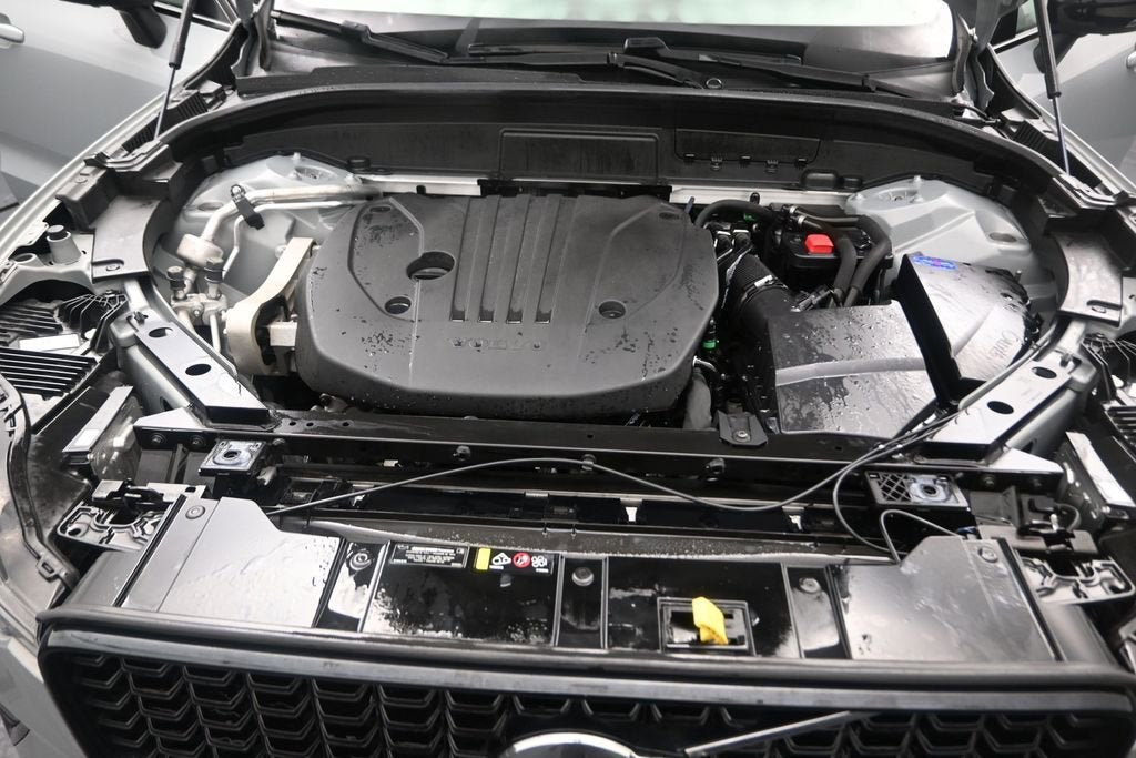 2024 Volvo XC60 Plus Dark Theme