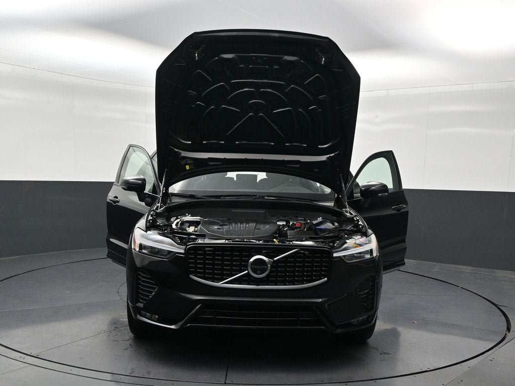2024 Volvo XC60 B5 Plus Dark Theme