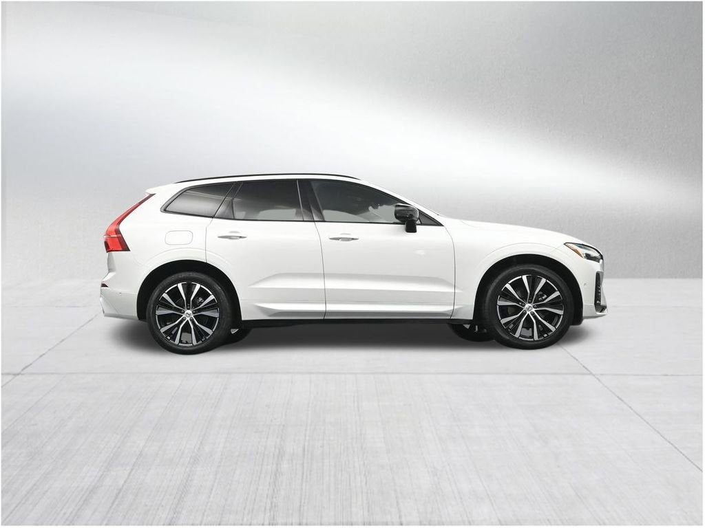 2024 Volvo XC60 Plus Dark Theme