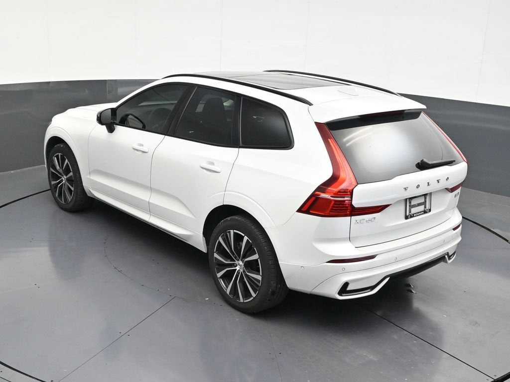 2024 Volvo XC60 B5 Plus Dark Theme