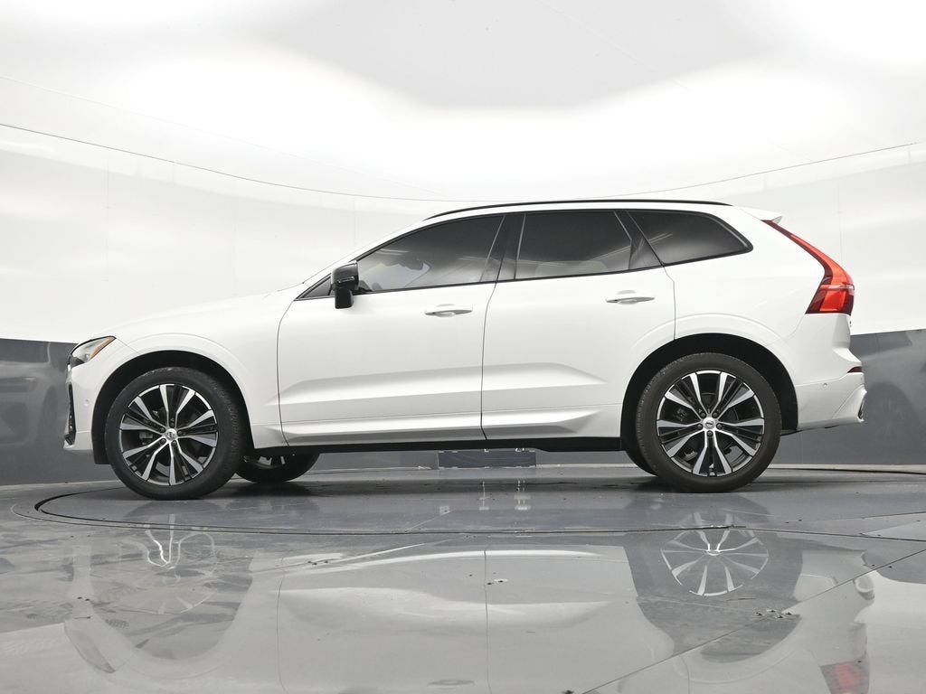 2024 Volvo XC60 B5 Plus Dark Theme
