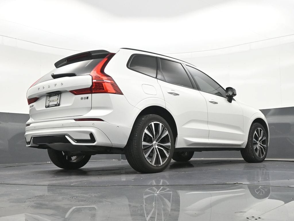 2024 Volvo XC60 B5 Plus Dark Theme