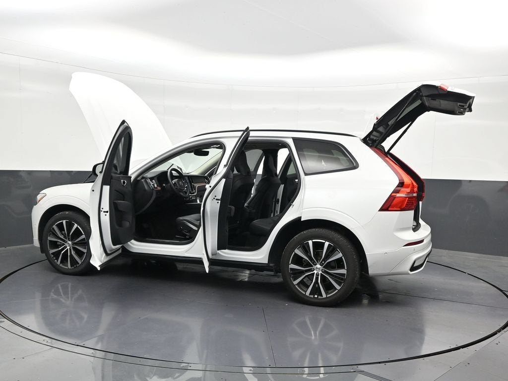 2024 Volvo XC60 B5 Plus Dark Theme