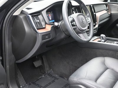 2024 Volvo XC60 Plus Dark Theme