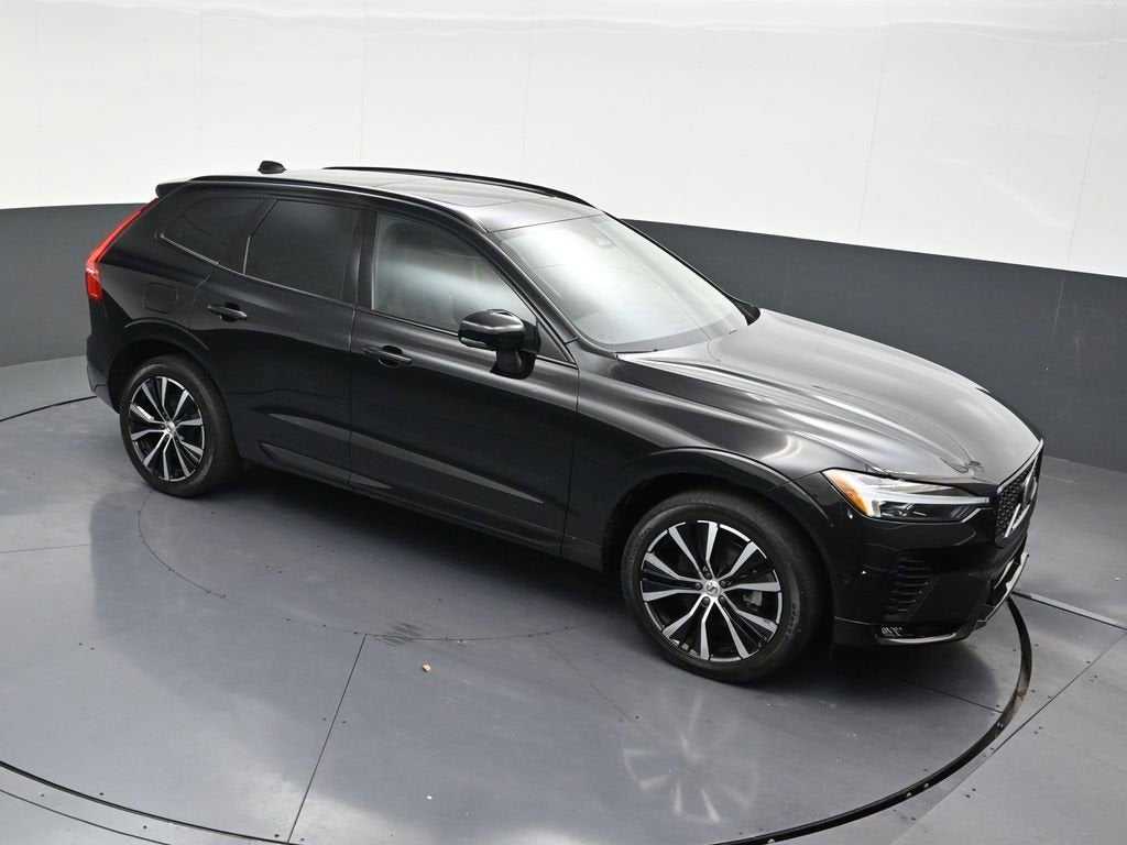 2024 Volvo XC60 Plus Dark Theme