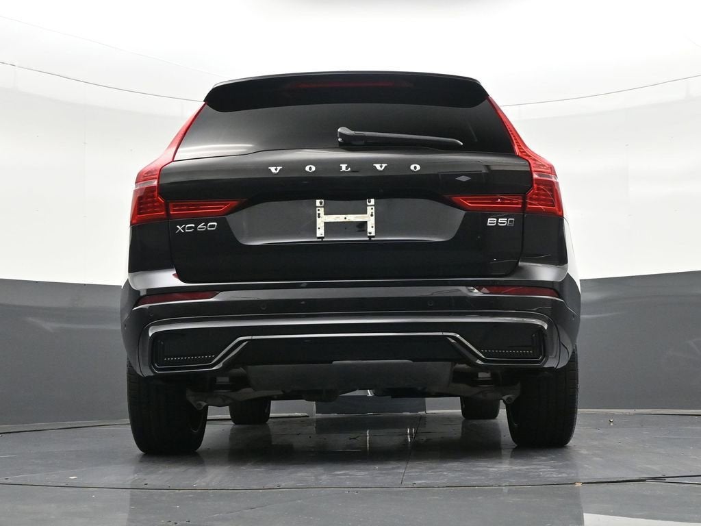 2024 Volvo XC60 Plus Dark Theme