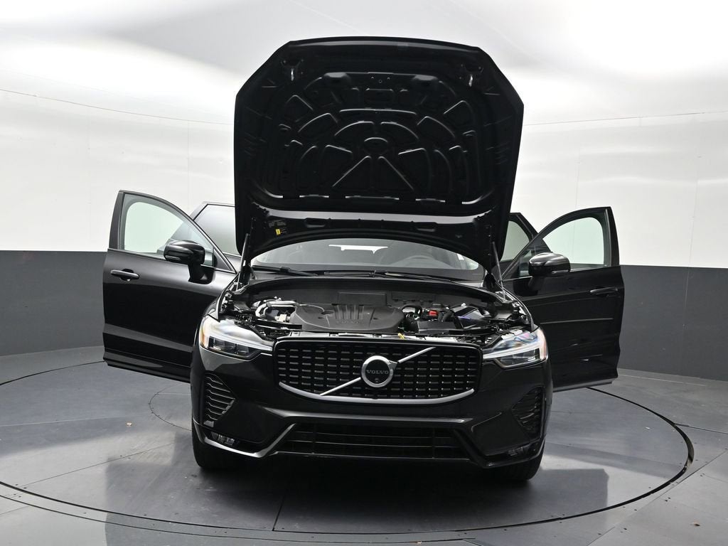 2024 Volvo XC60 Plus Dark Theme