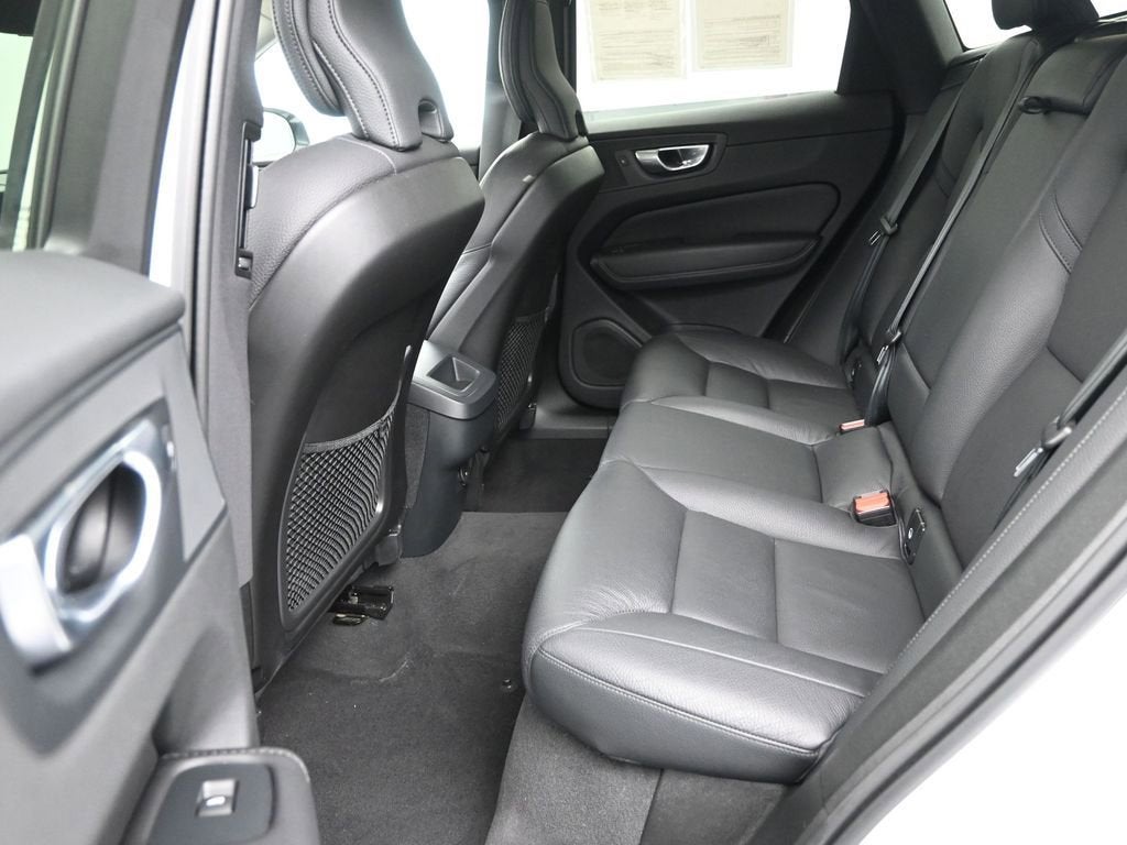 2024 Volvo XC60 Plus Dark Theme