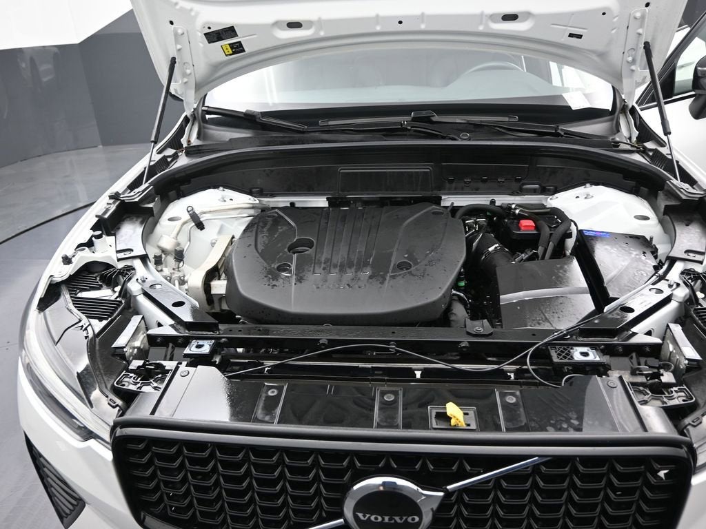 2024 Volvo XC60 Plus Dark Theme