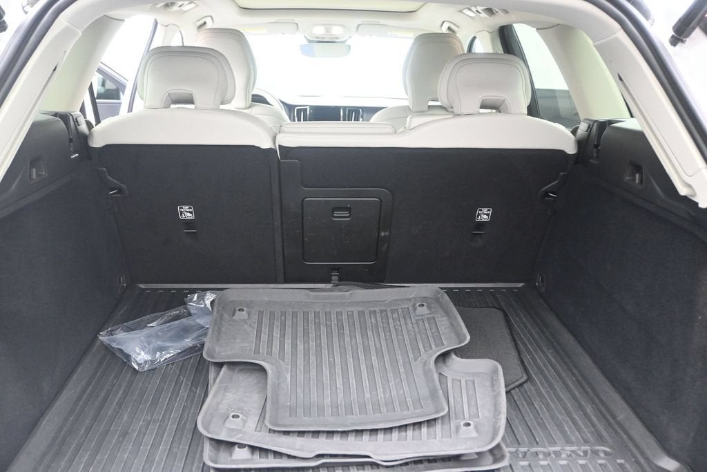 2024 Volvo XC60 B5 Plus Dark Theme