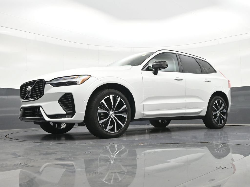 2024 Volvo XC60 B5 Plus Dark Theme