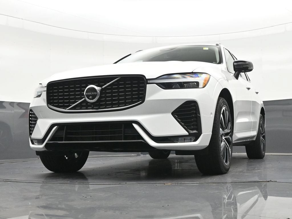 2024 Volvo XC60 B5 Plus Dark Theme