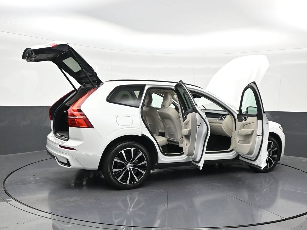 2024 Volvo XC60 B5 Plus Dark Theme