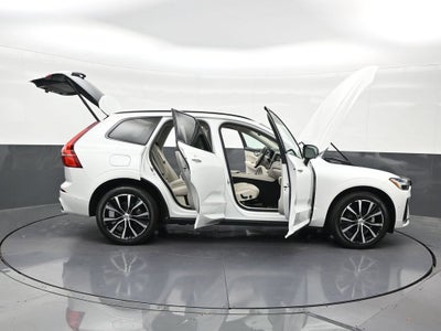2024 Volvo XC60 B5 Plus Dark Theme