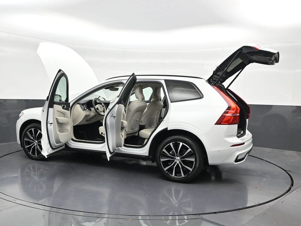 2024 Volvo XC60 B5 Plus Dark Theme