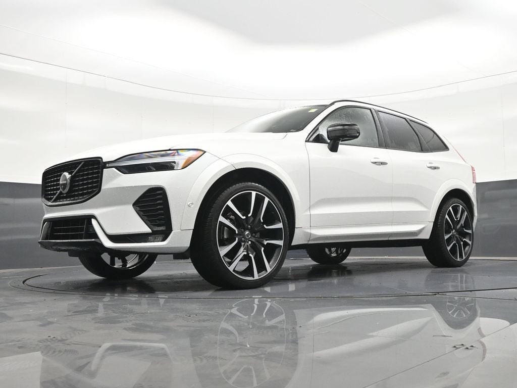 2024 Volvo XC60 B5 Ultimate Dark Theme