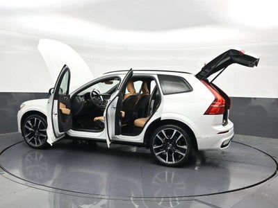 2024 Volvo XC60 B5 Ultimate Dark Theme