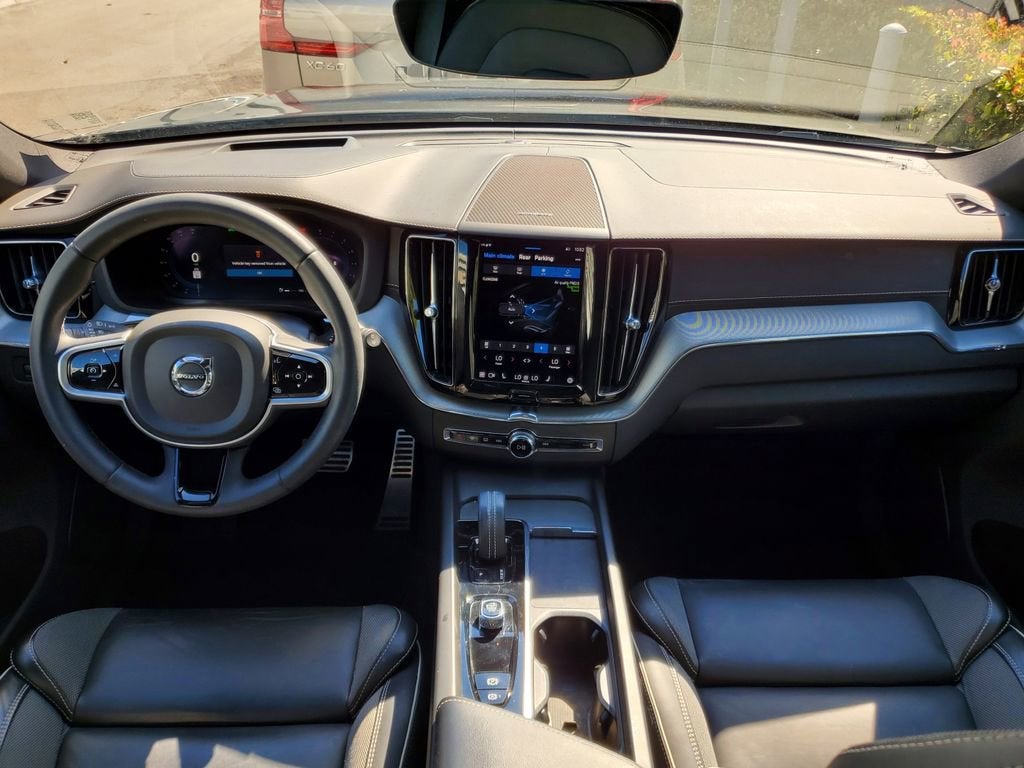 2022 Volvo XC60 R-Design