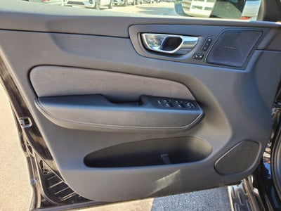 2022 Volvo XC60 R-Design