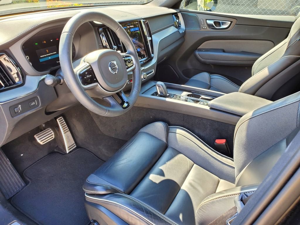 2022 Volvo XC60 R-Design