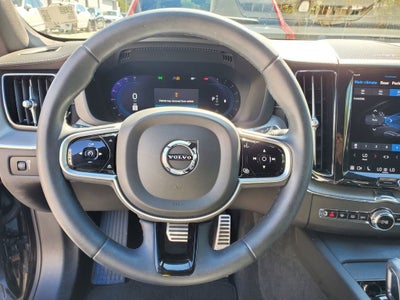 2022 Volvo XC60 R-Design