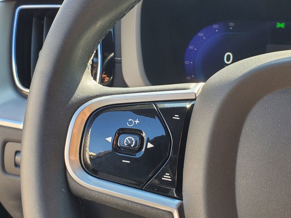 2022 Volvo XC60 R-Design