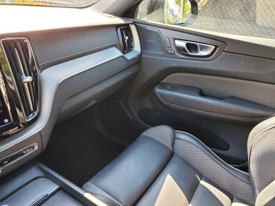 2022 Volvo XC60 R-Design