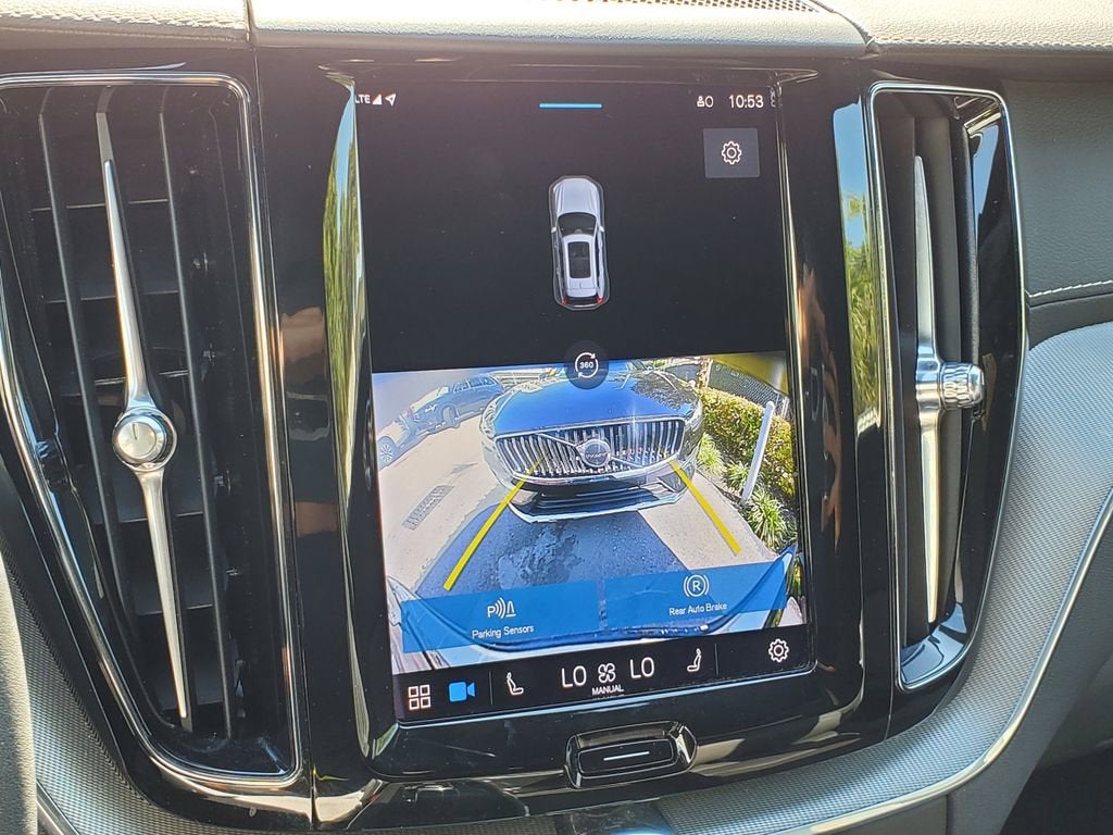 2022 Volvo XC60 R-Design