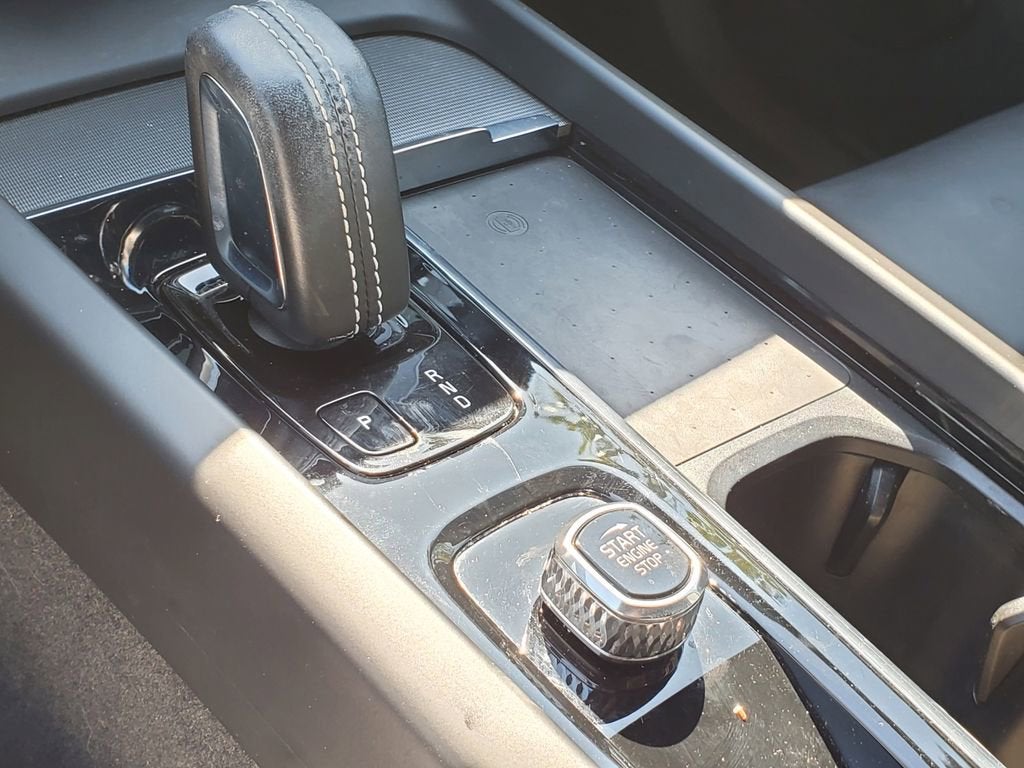 2022 Volvo XC60 R-Design