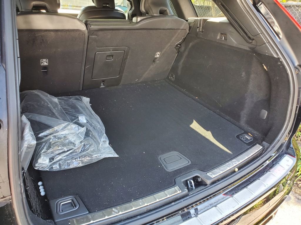 2022 Volvo XC60 R-Design