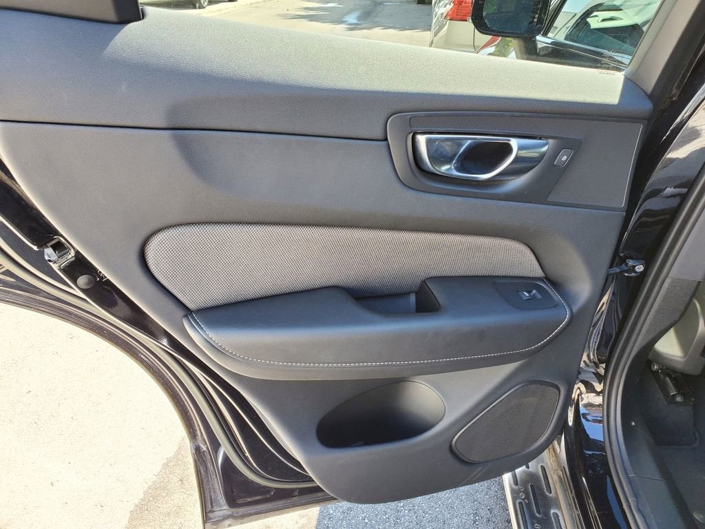 2022 Volvo XC60 R-Design