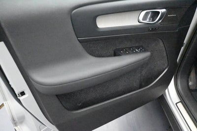 2023 Volvo XC40 Plus Bright Theme