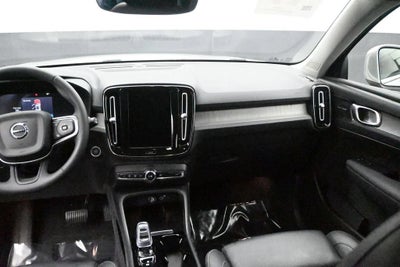 2023 Volvo XC40 Plus Bright Theme