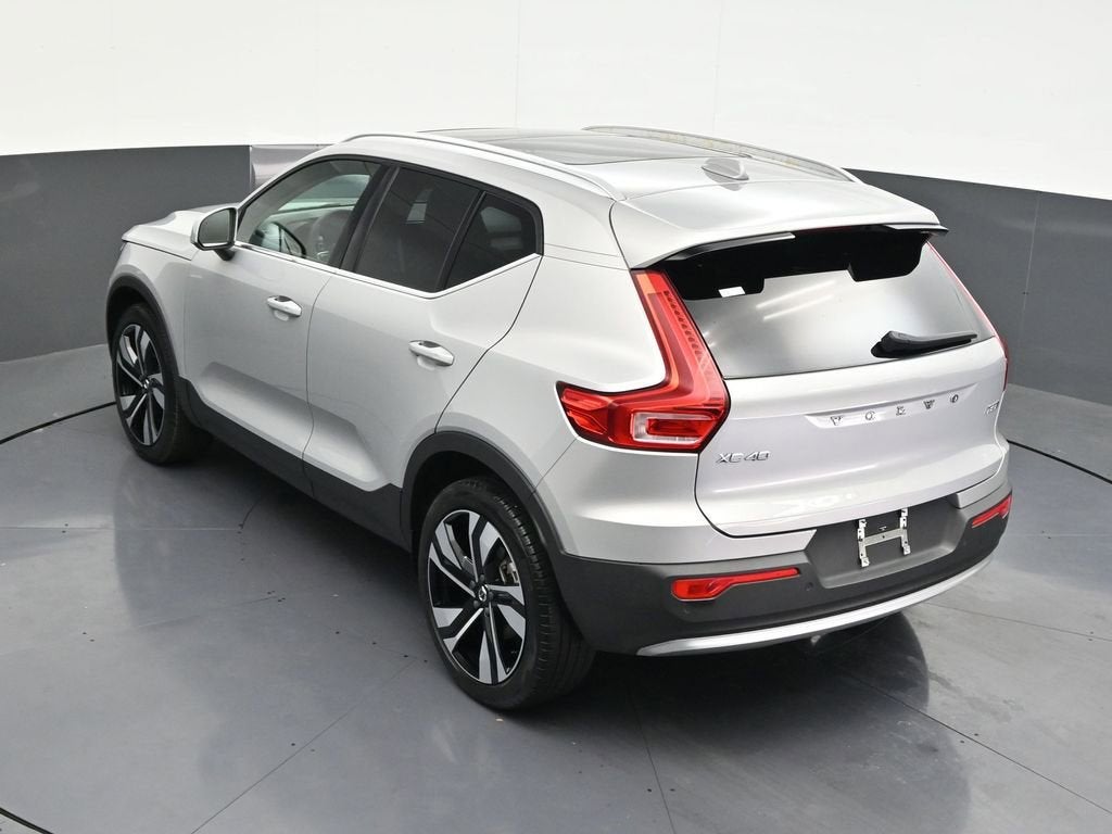 2023 Volvo XC40 Plus Bright Theme