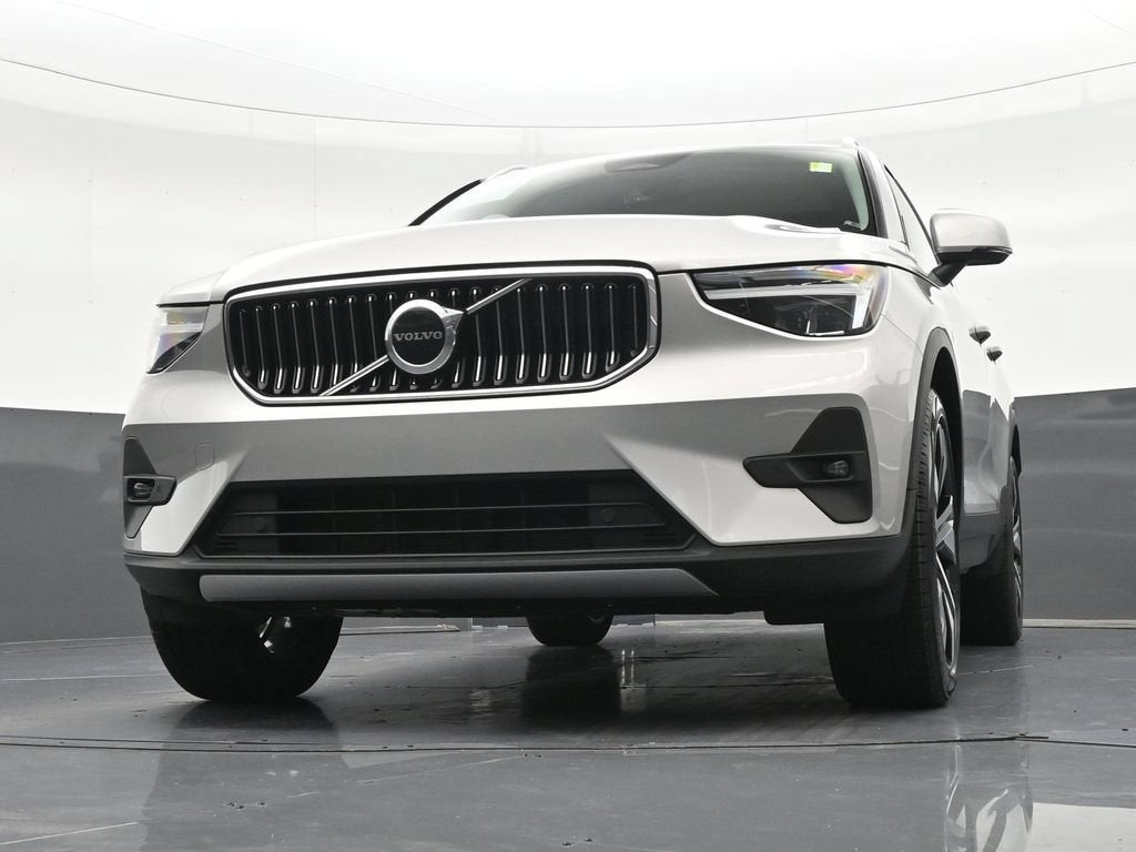 2023 Volvo XC40 Plus Bright Theme