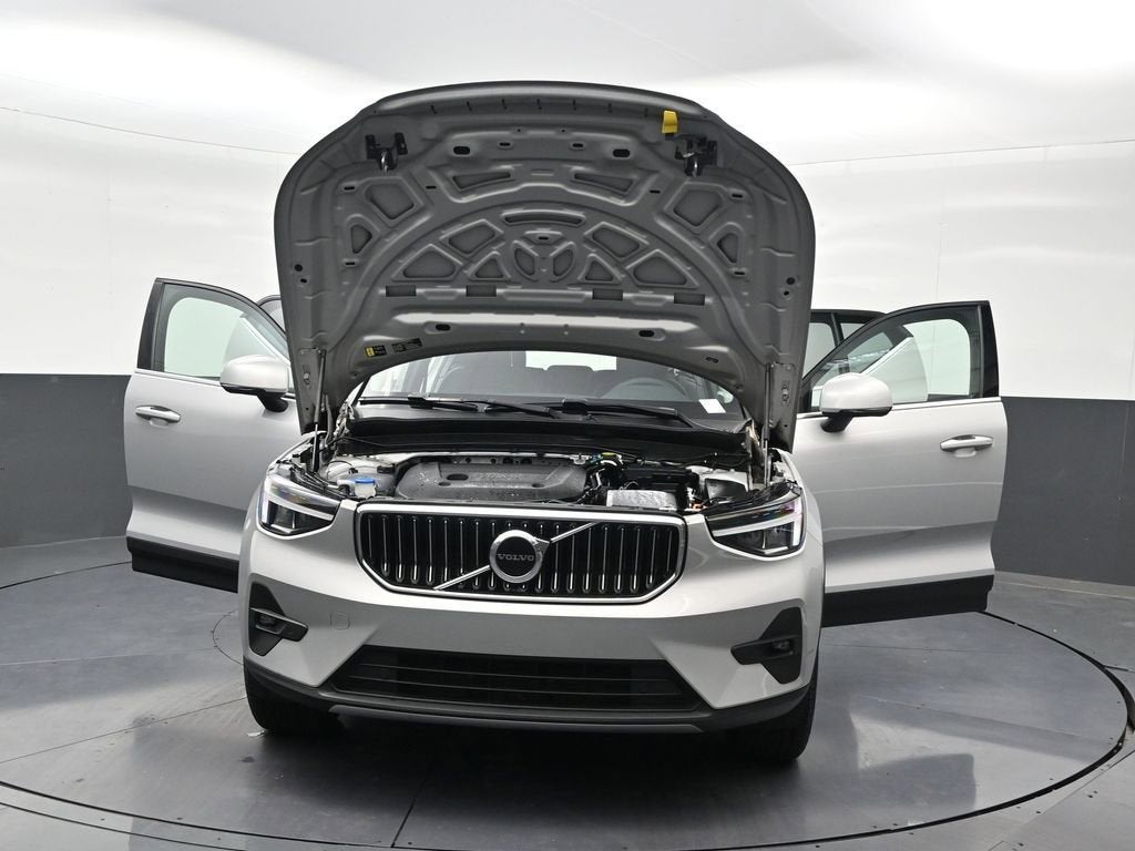 2023 Volvo XC40 Plus Bright Theme