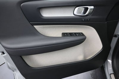 2025 Volvo XC40 Plus Bright Theme