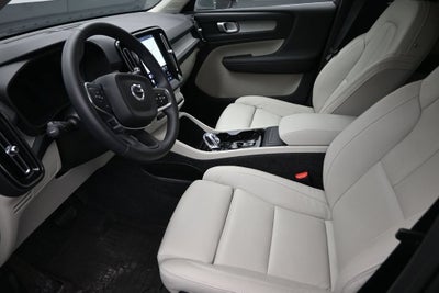 2025 Volvo XC40 Plus Bright Theme