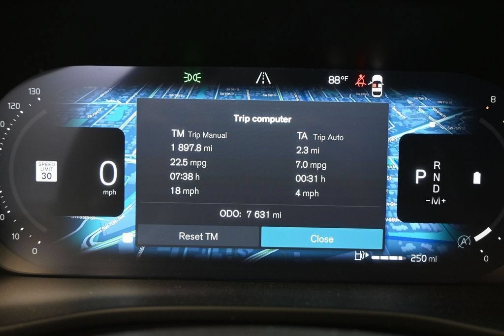 2025 Volvo XC40 Plus Bright Theme
