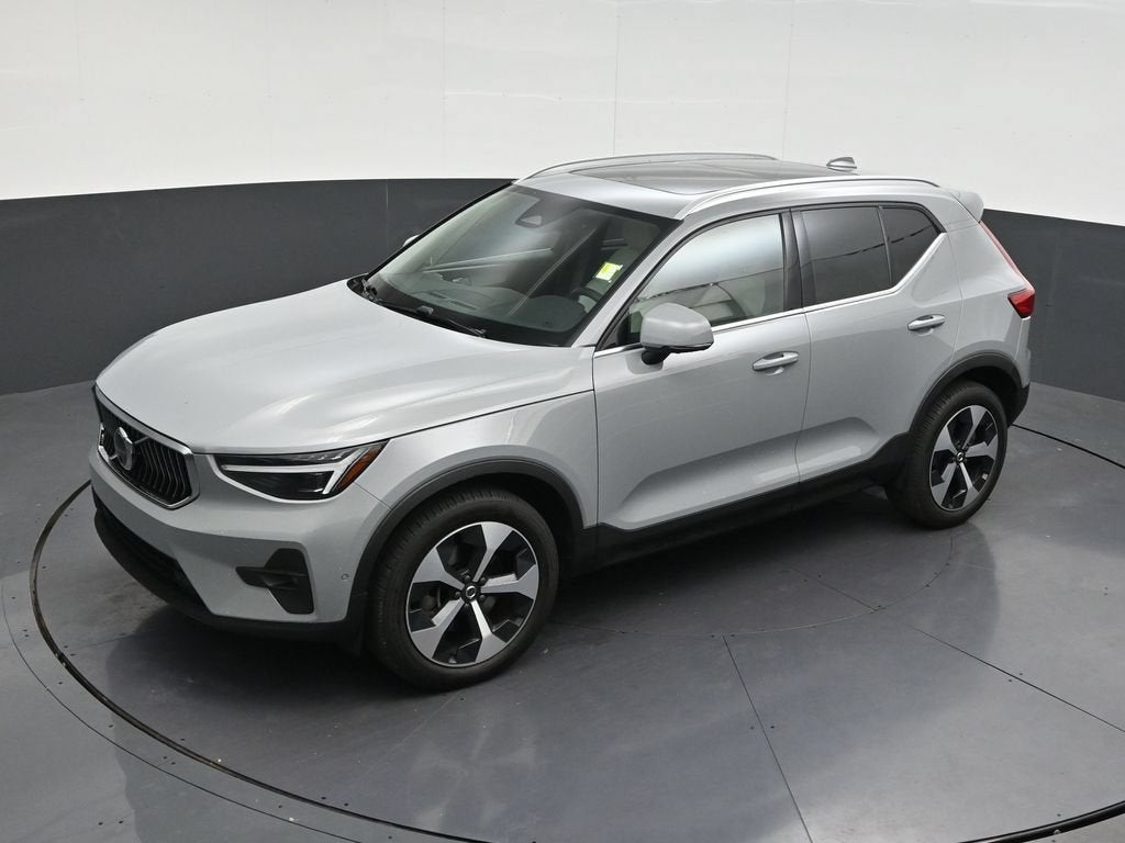 2025 Volvo XC40 Plus Bright Theme