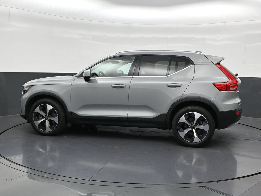 2025 Volvo XC40 Plus Bright Theme