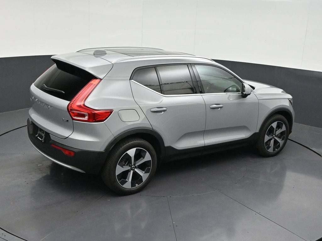 2025 Volvo XC40 Plus Bright Theme
